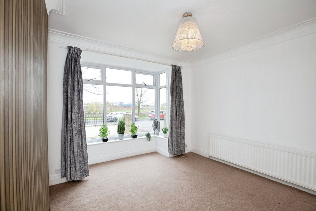 Property photo 3 of 37