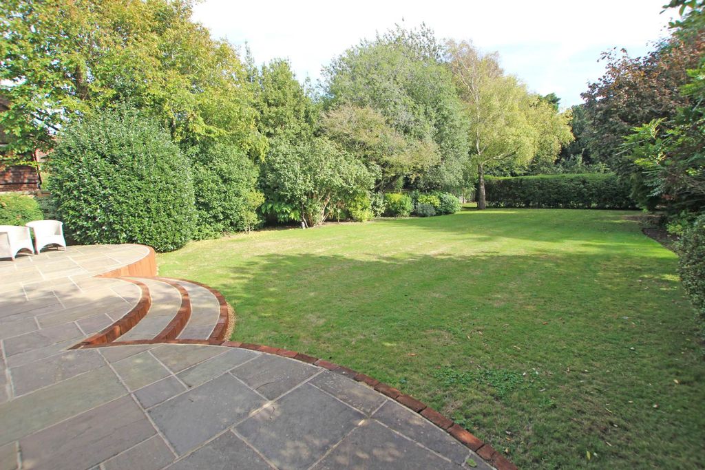 Property photo 2 of 21