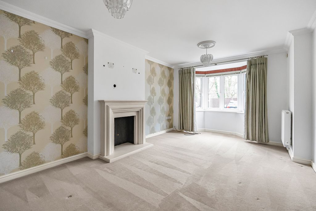 Property photo 2 of 12 Living Room