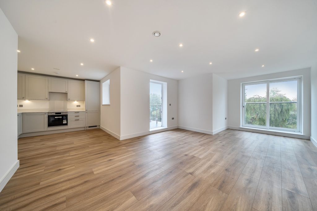 Property photo 1 of 15 Reception/Kitchen
