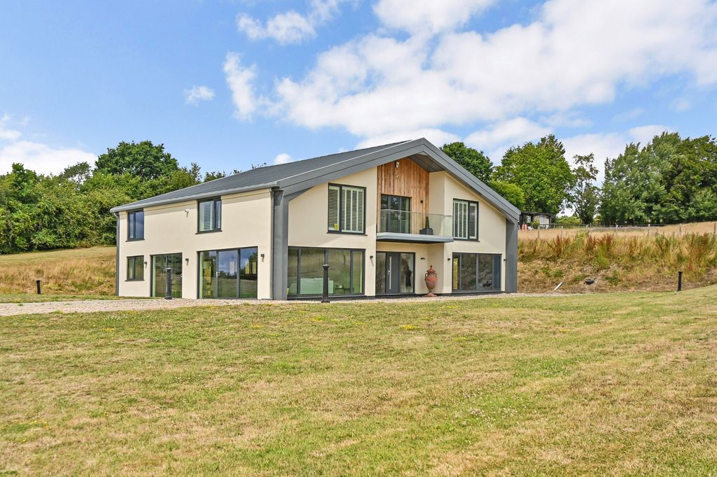 Property photo 1 of 19 External