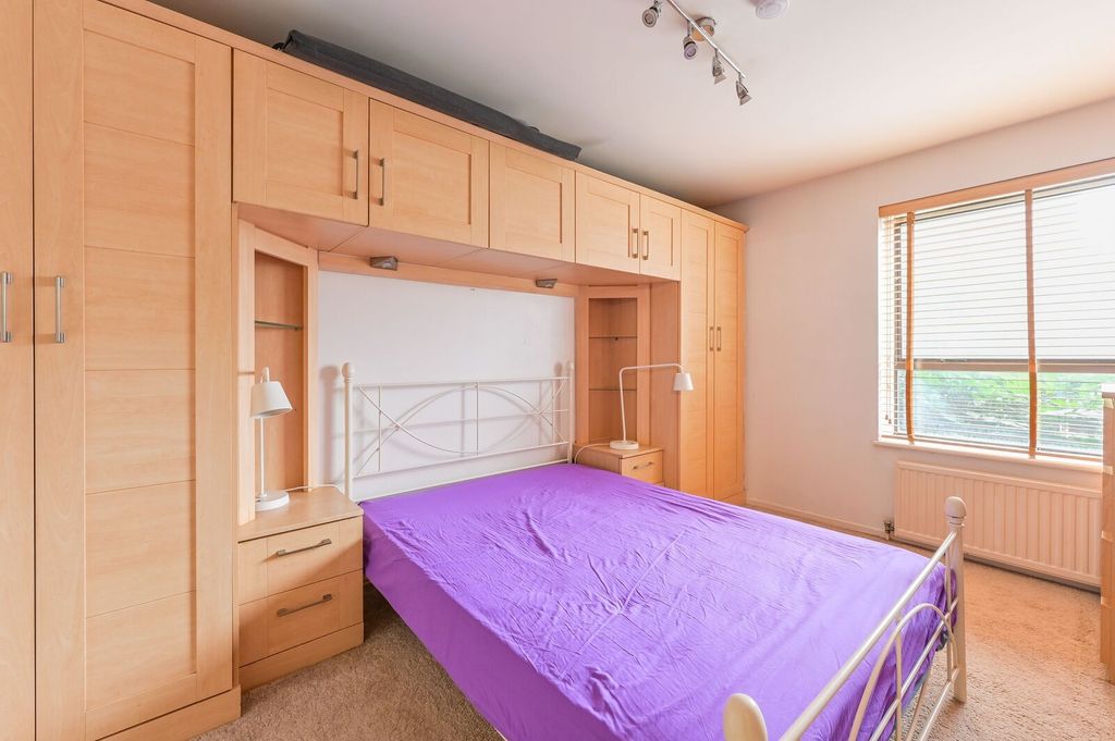 Property photo 2 of 8