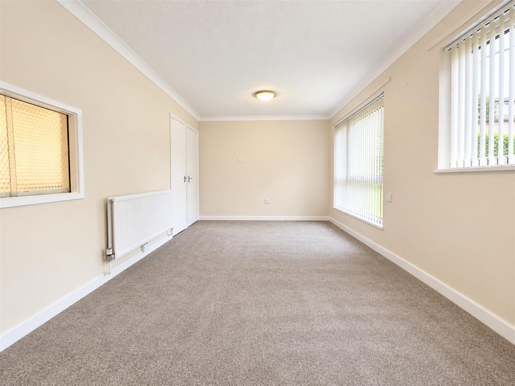 Property photo 3 of 7 Living Room