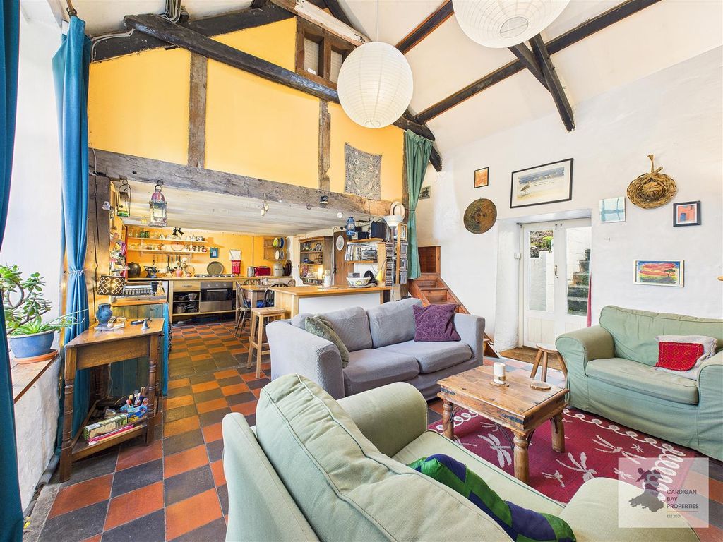 Property photo 2 of 44 Lounge/Kitchen