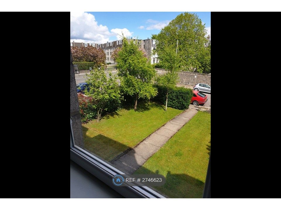 Property photo 3 of 10 Front Garden