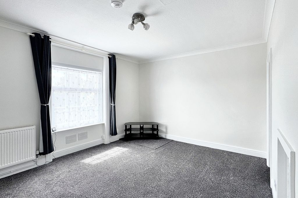 Property photo 3 of 7 Img_8203