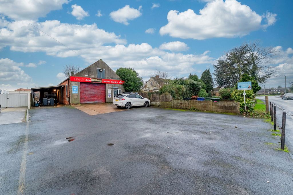 Property photo 3 of 12