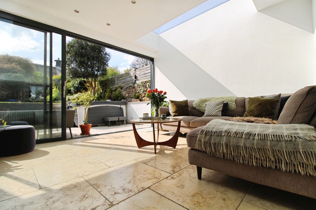 Property photo 3 of 33