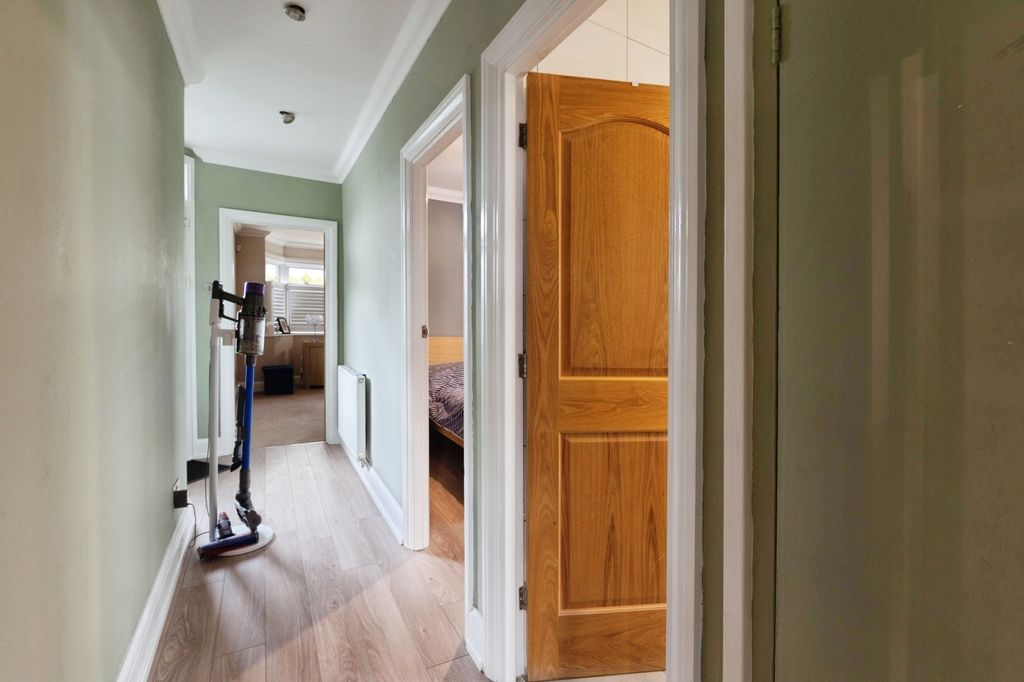 Property photo 2 of 17 Entrance Hall