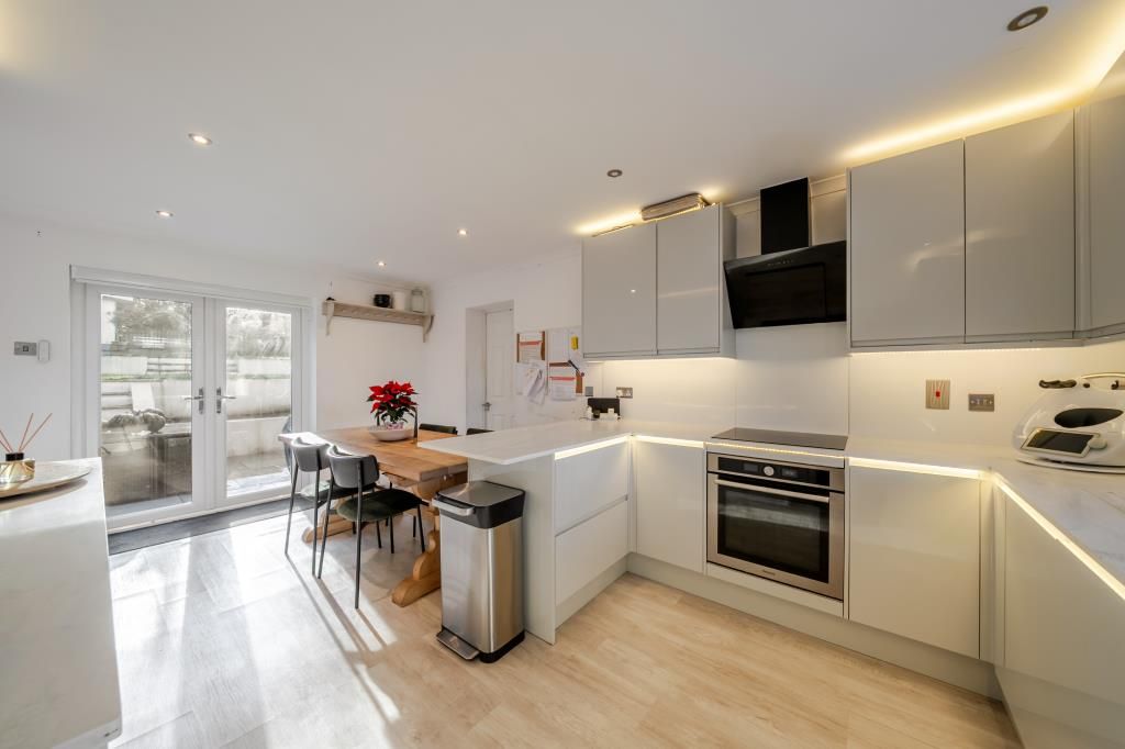 Property photo 1 of 20 Kitchen