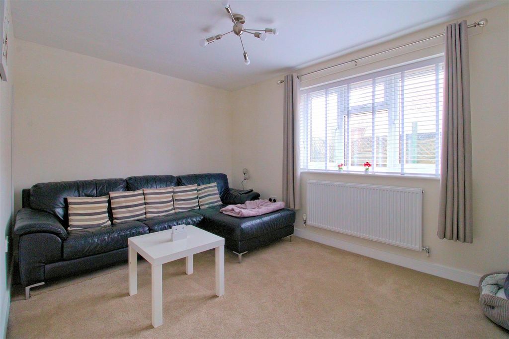 Property photo 2 of 30 Lounge