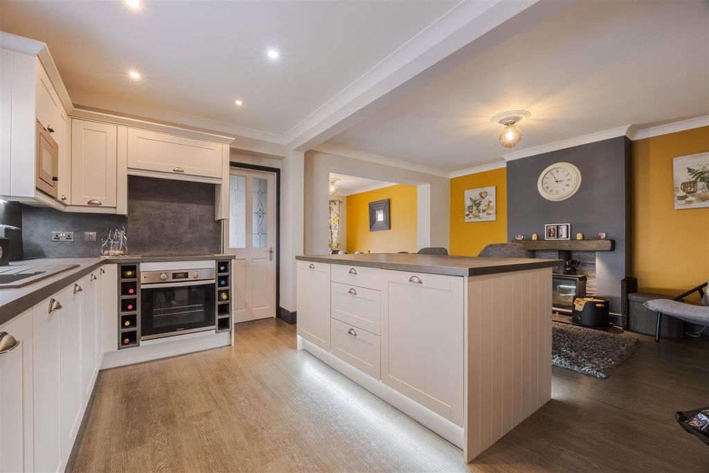 Property photo 2 of 23 Kitchen Diner