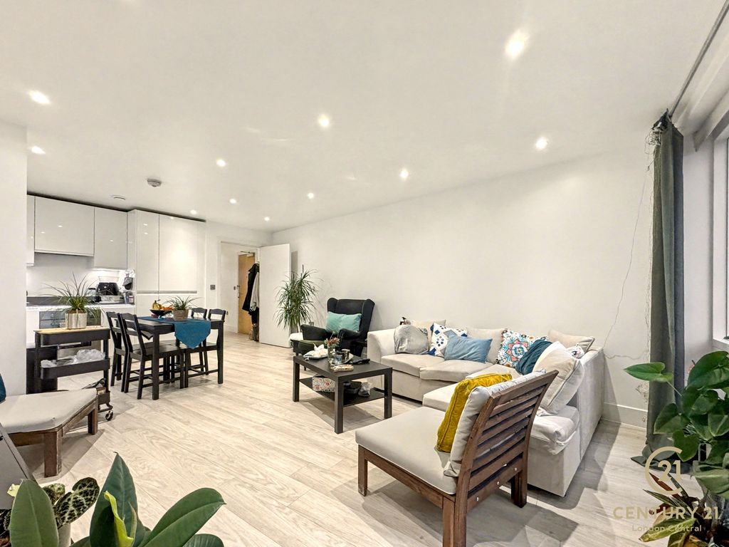 Property photo 2 of 21