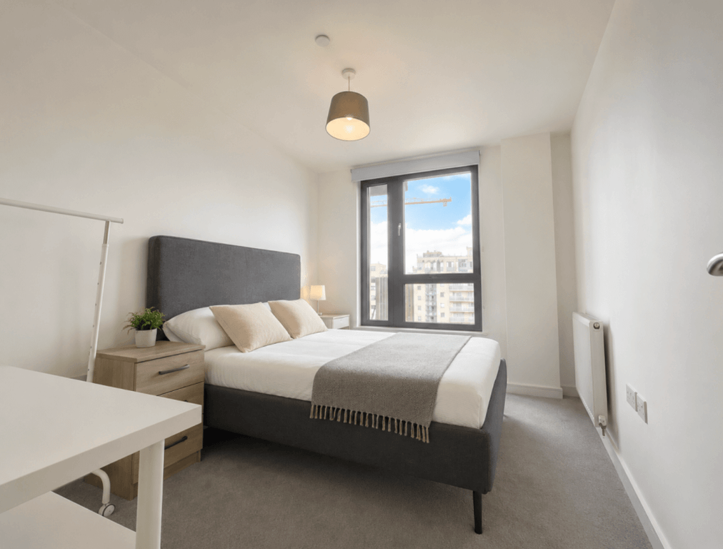 Property photo 1 of 10 2 Bed Flat To Rent Waterside Heights, London E16