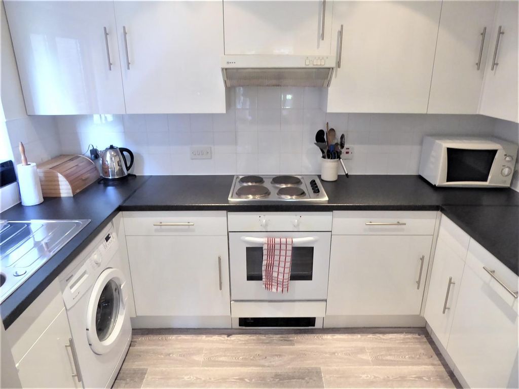 Property photo 3 of 9 6 Boundarykitchen.Jpg