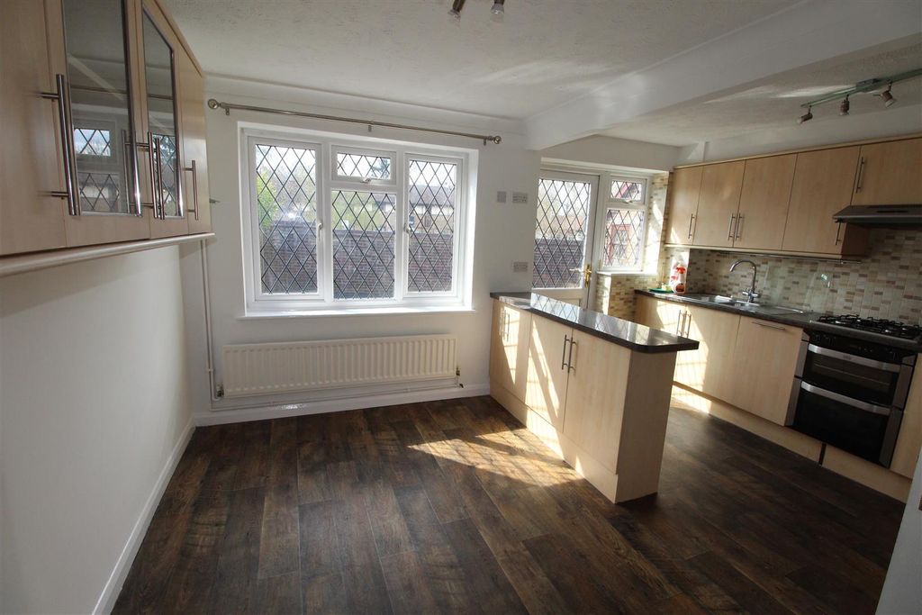 Property photo 3 of 8 Kitchen/Diner