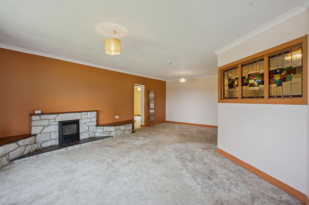 Property photo 2 of 23 Lounge