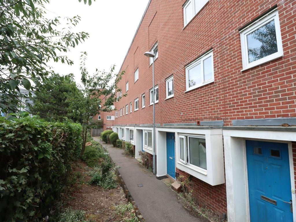 Property photo 1 of 9 E682Ec15-8Da4-479B-8c2B-Bdb8267A6433