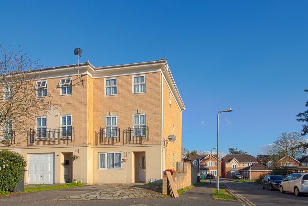 Property photo 1 of 32