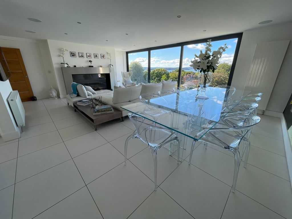 Property photo 3 of 46