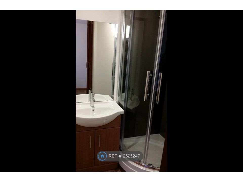 Property photo 3 of 6 Ensuite
