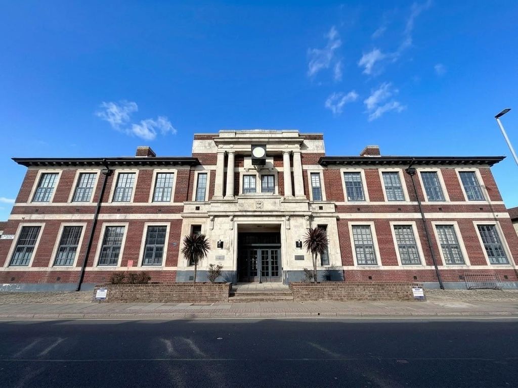 Property photo 1 of 6 l9Ct3317Q0Ehyfgz4Pczea.Jpg