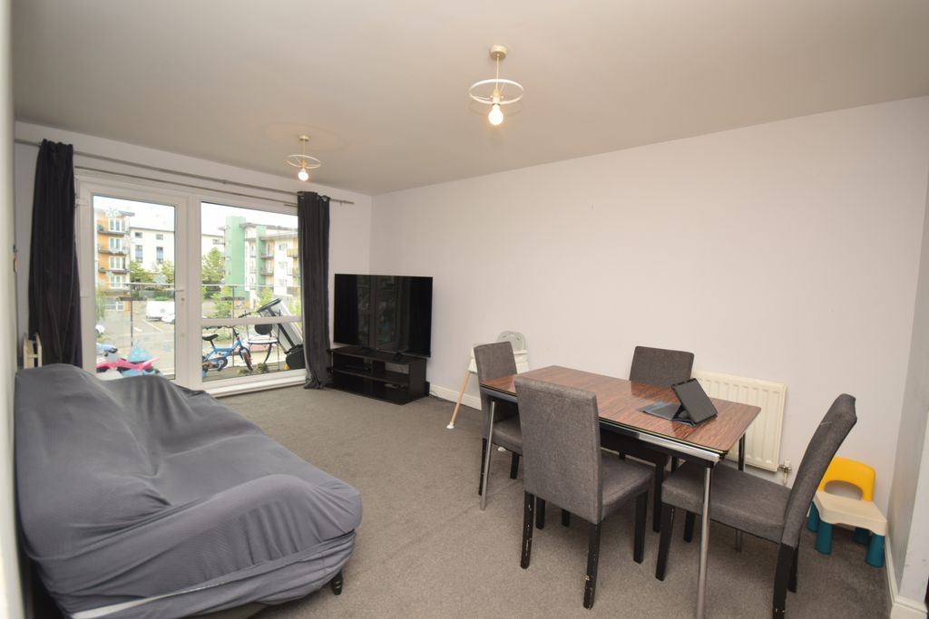Property photo 2 of 11 Lounge