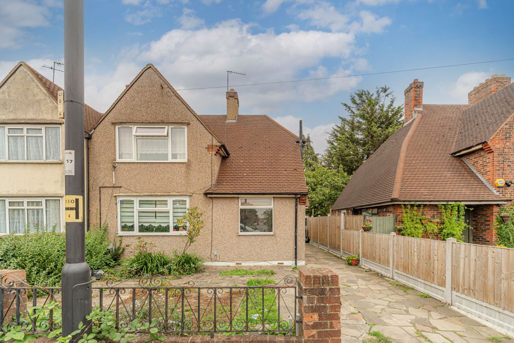 Property photo 2 of 19