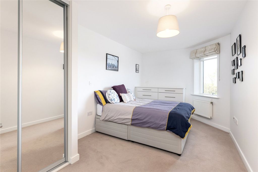 Property photo 2 of 9 Bedroom