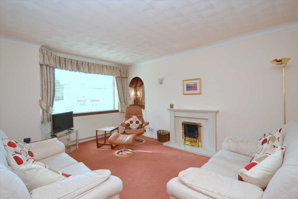 Property photo 3 of 22 Lounge