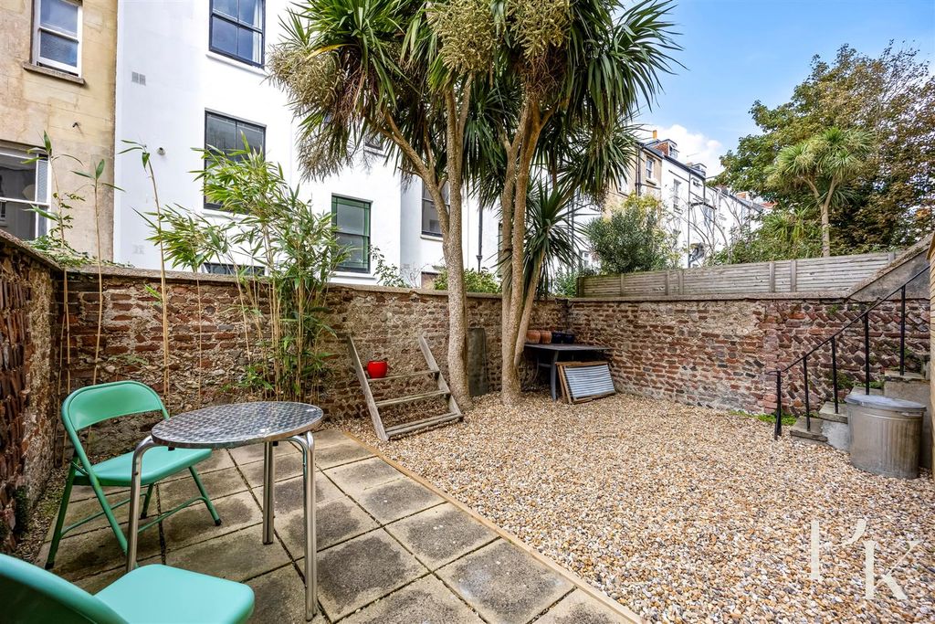 Property photo 3 of 19
