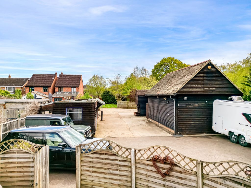 Property photo 2 of 33