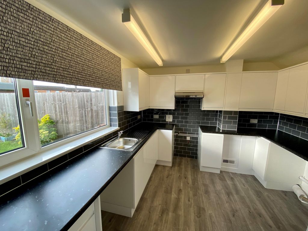 Property photo 2 of 9 Kitchen