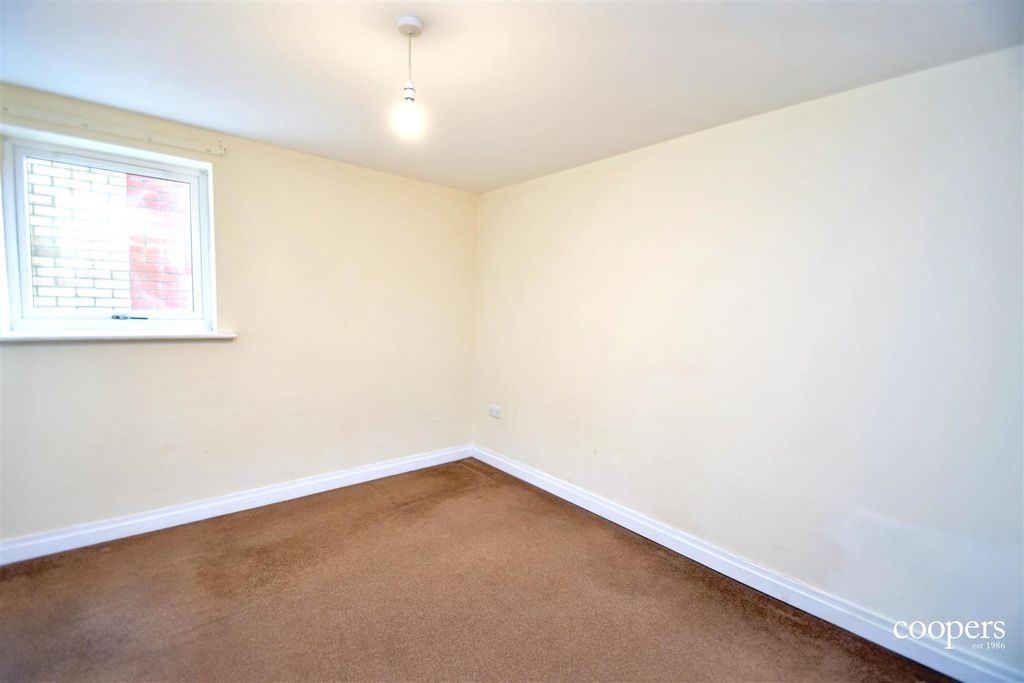 Property photo 3 of 8 Bedroom