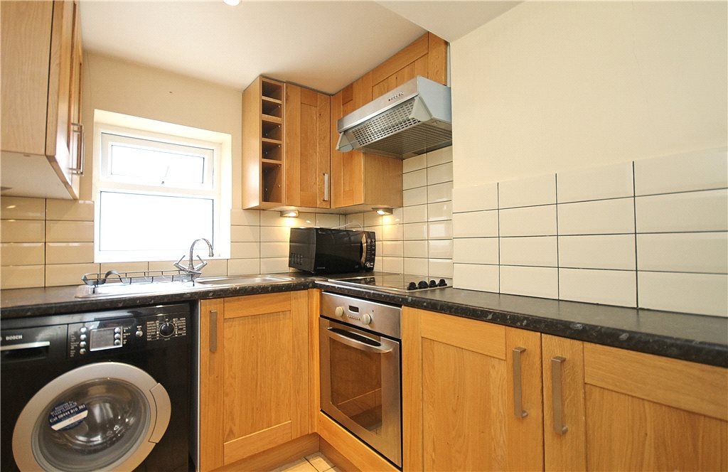 Property photo 3 of 10 Kitchen