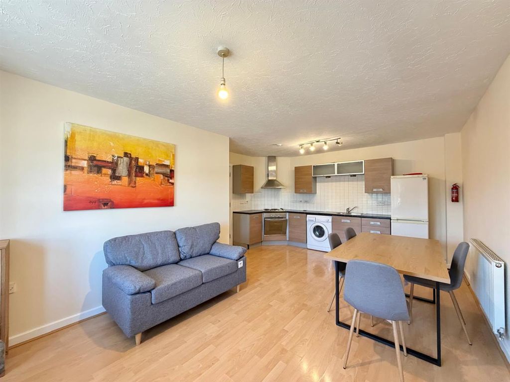 Property photo 3 of 10