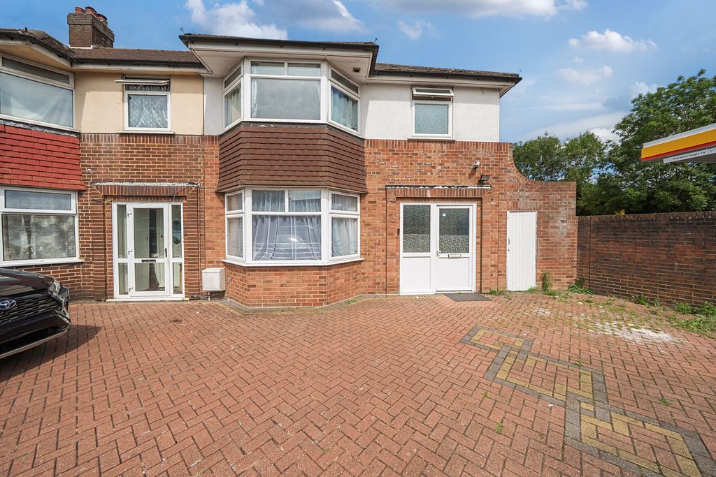 Property photo 1 of 27 1330876-18-688773...