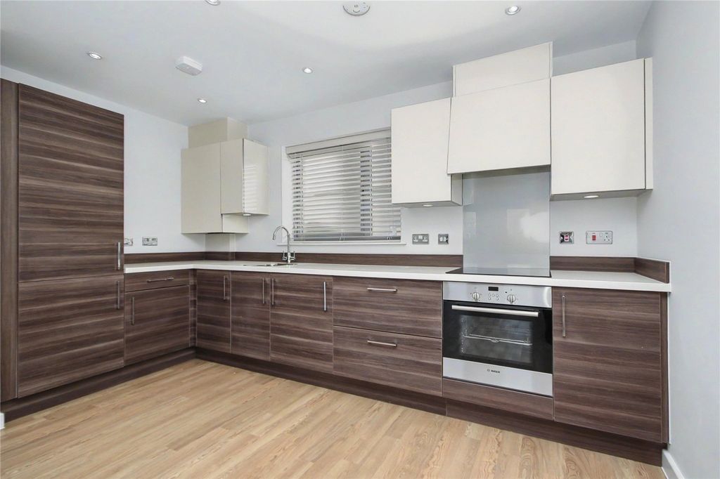 Property photo 2 of 8 Picture No. 13