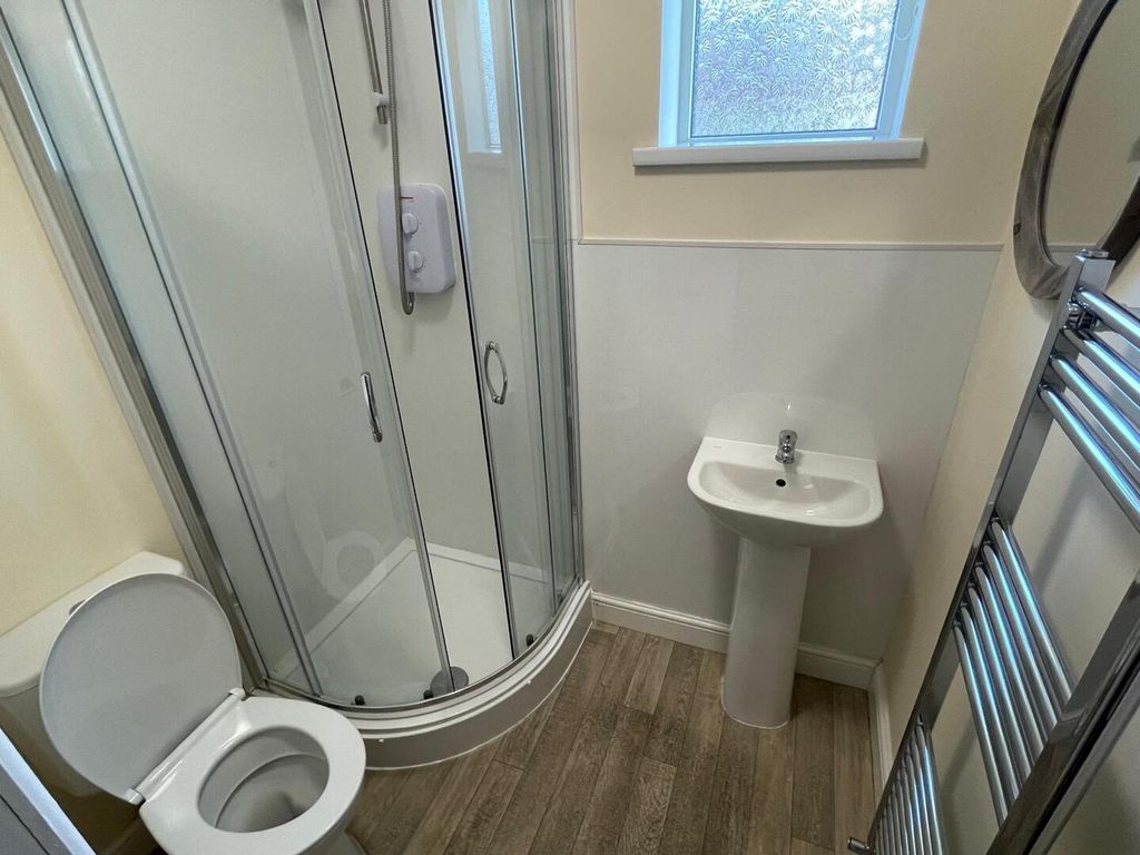 Property photo 2 of 8 Bathroom