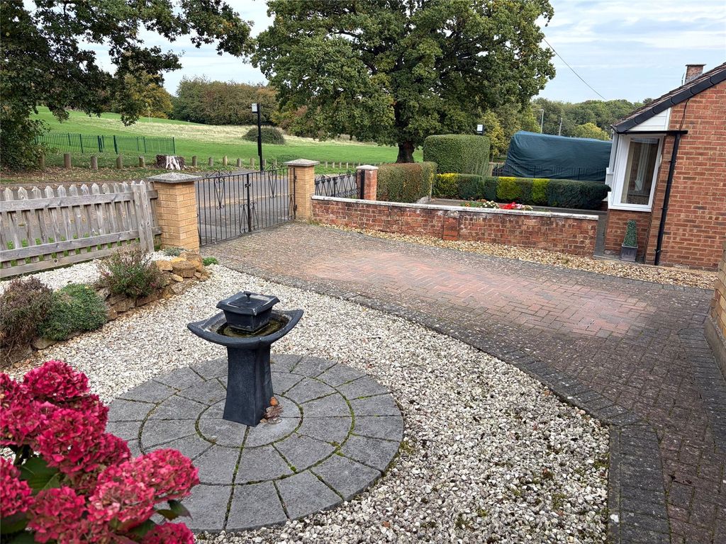 Property photo 2 of 16 Picture No. 32