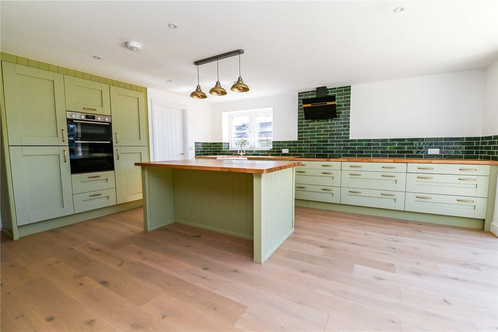 Property photo 3 of 27 Picture No. 28