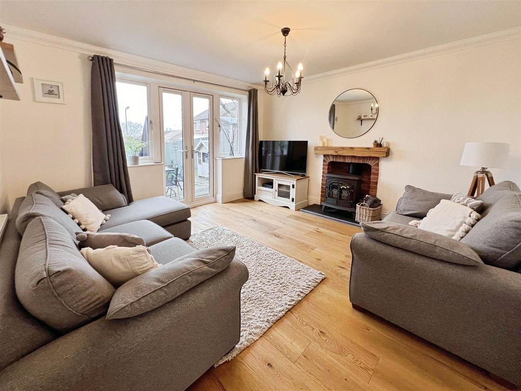 Property photo 2 of 20 Living Room