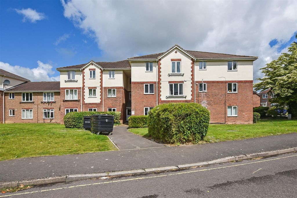 Property photo 1 of 7 Garden Close Front.Jpg