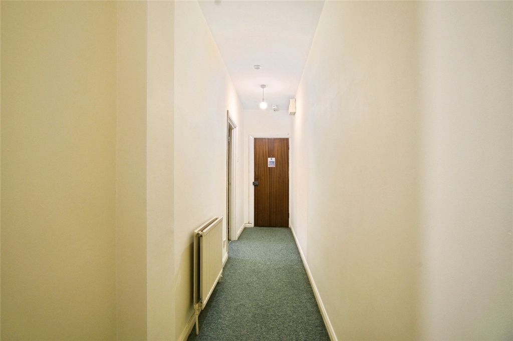 Property photo 3 of 27 Picture No. 02