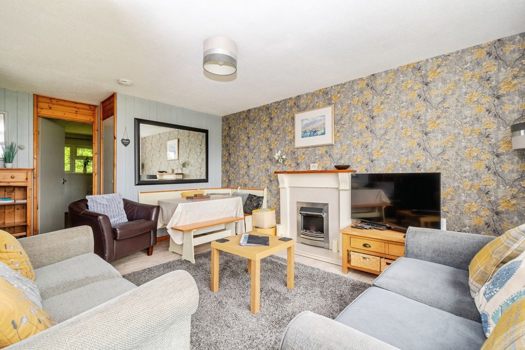 Property photo 3 of 16 Pbox-Img.Jpg