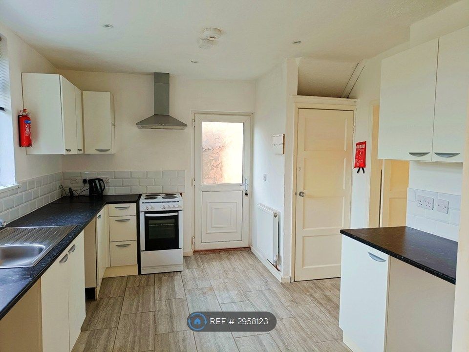 Property photo 2 of 20 Kitchen Space