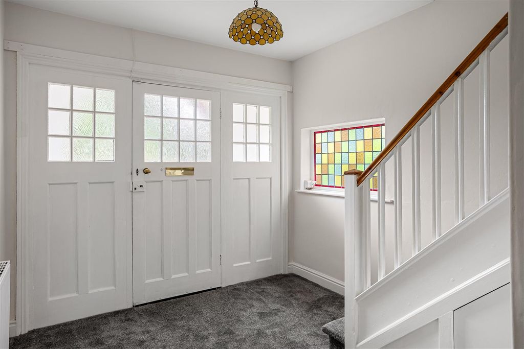 Property photo 2 of 27 16_Copmanthorpe_Lane_28.Jpg
