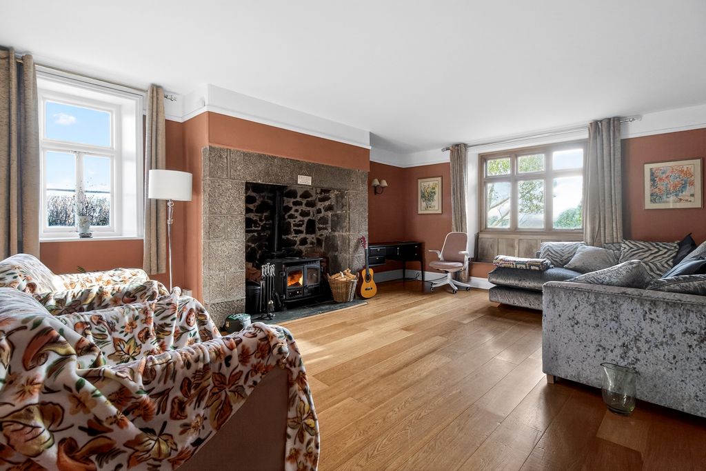 Property photo 3 of 18