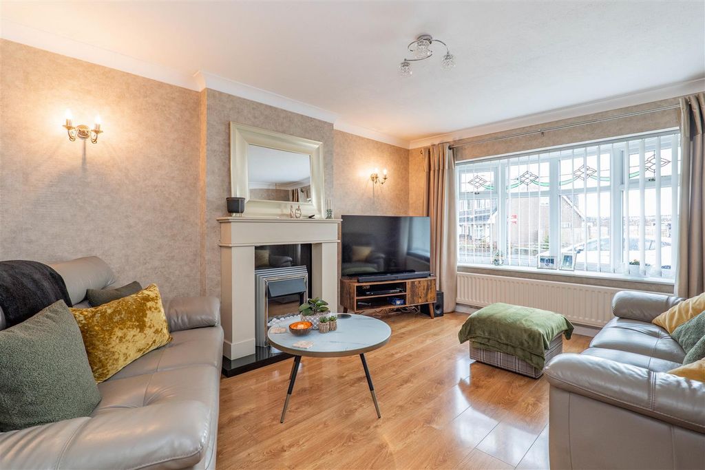 Property photo 2 of 26 Lounge