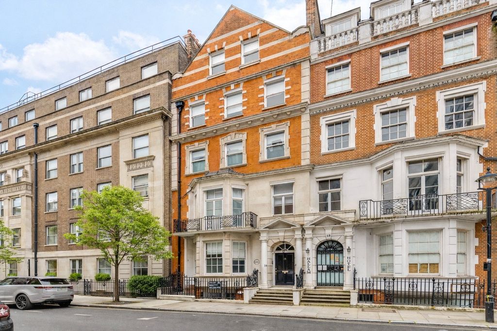 Property photo 1 of 17 External